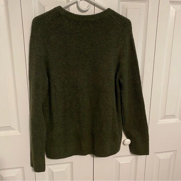 Bundle of 4 Old Navy Fall Long Sleeve Tops (1 Sweater,2 Shirts,1 Button Down) - Picture 13 of 13